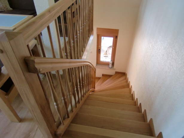 Bild 12  - Treppe zum DG